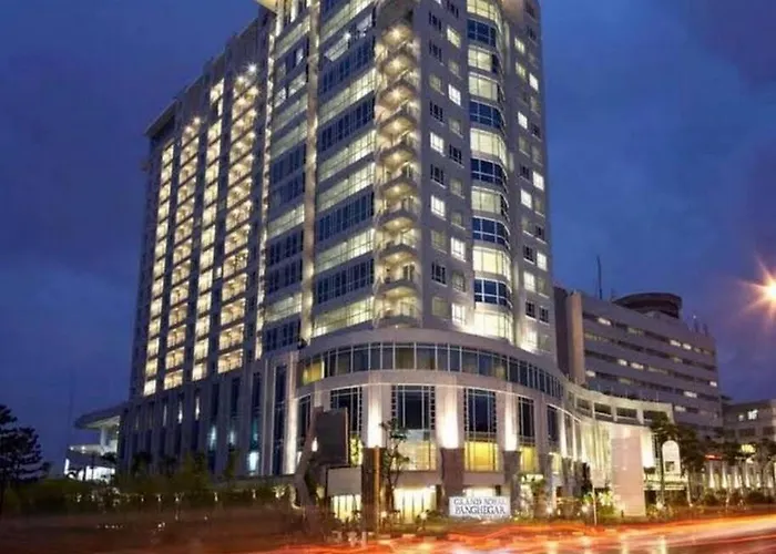 Two Bedroom Apartment At El Royale Hotel